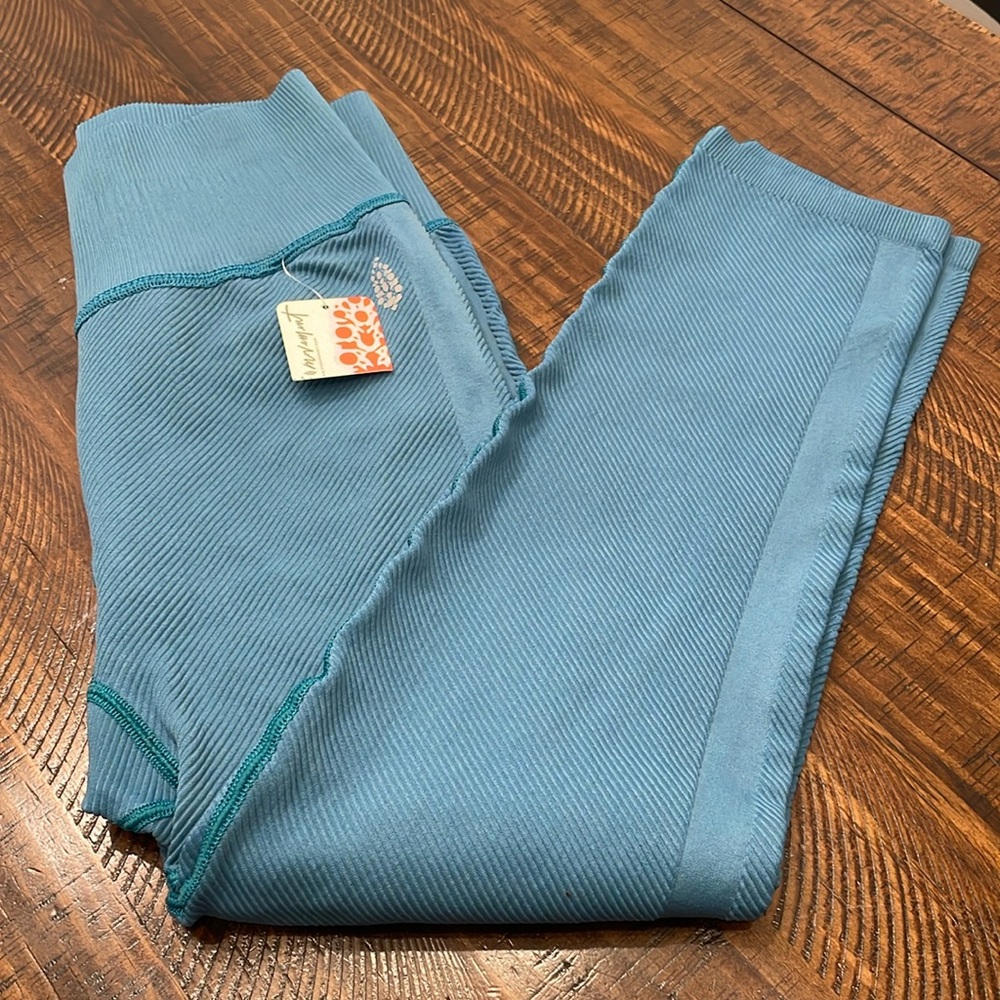 FREE PEOPLE Free Throw Cropped Leggings - Picture 4 of 10
